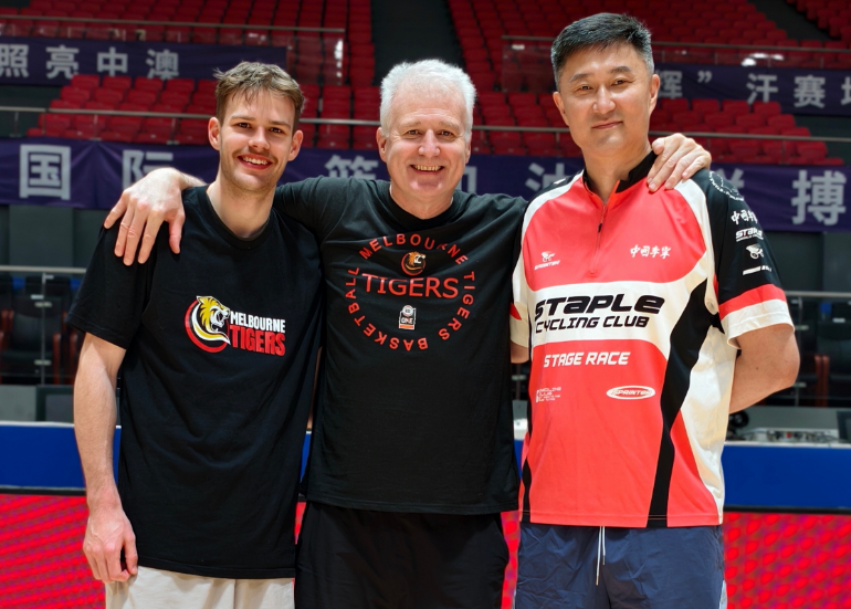 贺希宁, 张文逸