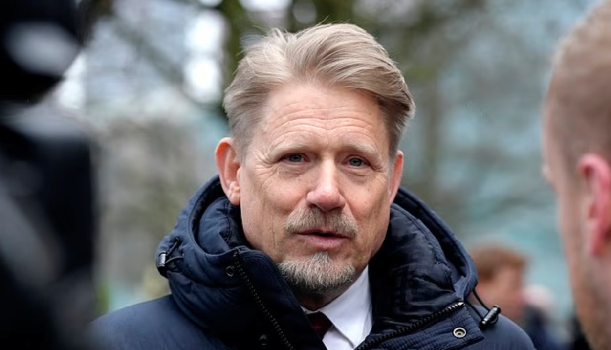 也是曼联近, 我们因为他 也是曼联近, 我们因为他